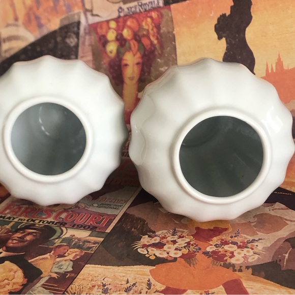Vintage MCM 5 Inch Swirled Porcelain Floral Ginger Jars with Lids Set of 2 - Picture 6 of 7